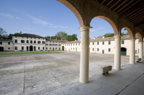 Отель Agriturismo Cascina Farisengo  Станьо Ломбардо